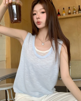 Thin sleeveless Pseudo-two was white vest for women