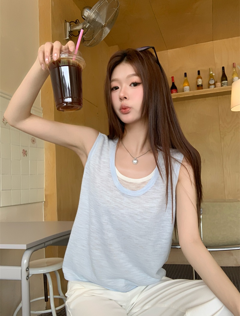 Thin sleeveless Pseudo-two was white vest for women