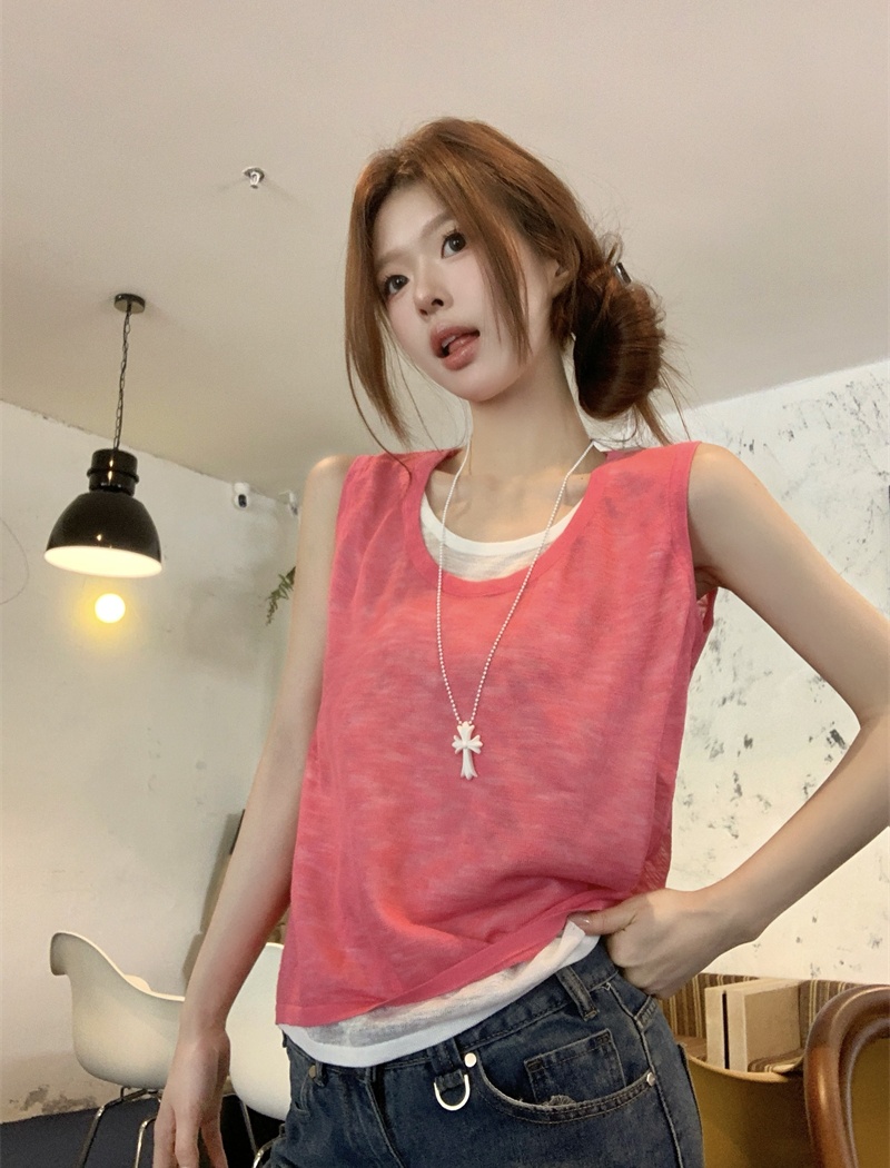 Thin sleeveless Pseudo-two was white vest for women