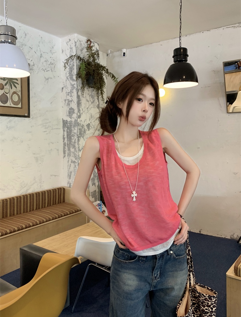 Thin sleeveless Pseudo-two was white vest for women