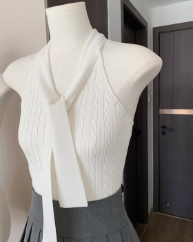 Sleeveless lace splice wears outside summer halter tops