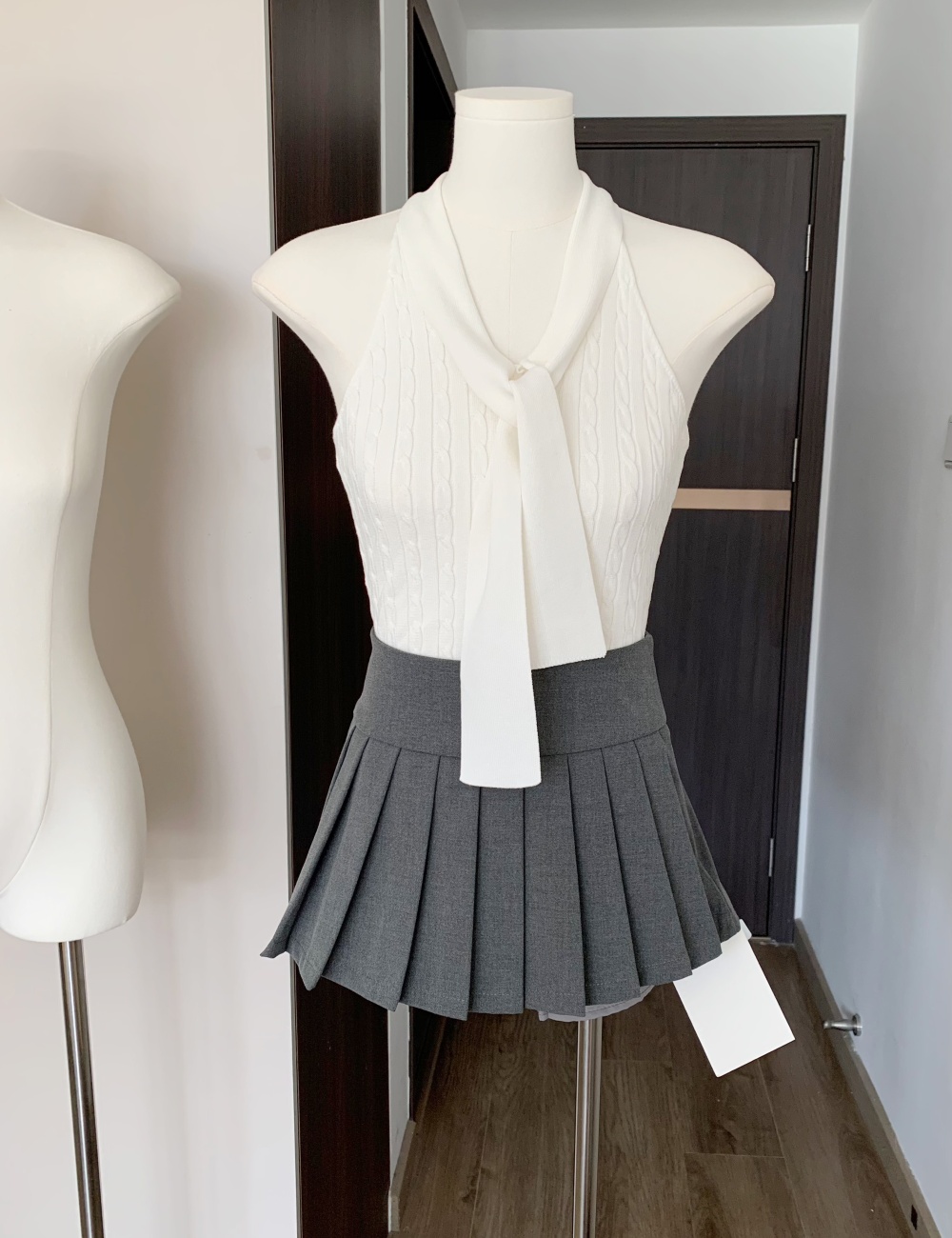 Sleeveless lace splice wears outside summer halter tops
