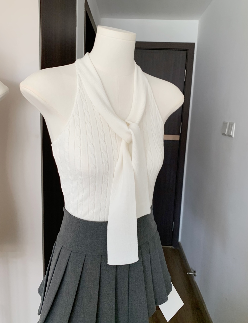 Sleeveless lace splice wears outside summer halter tops