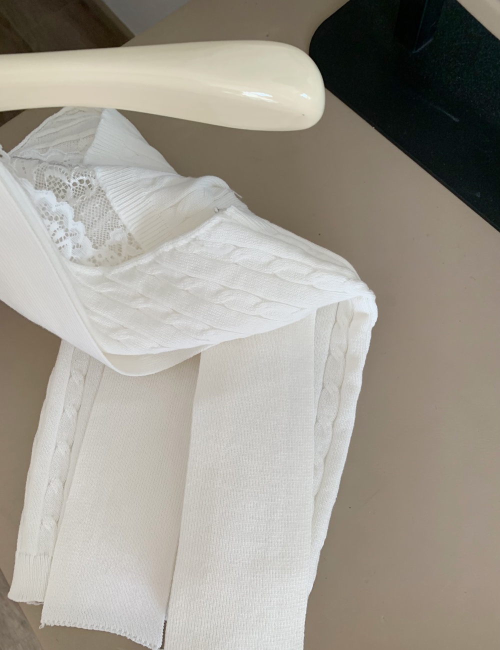Sleeveless lace splice wears outside summer halter tops