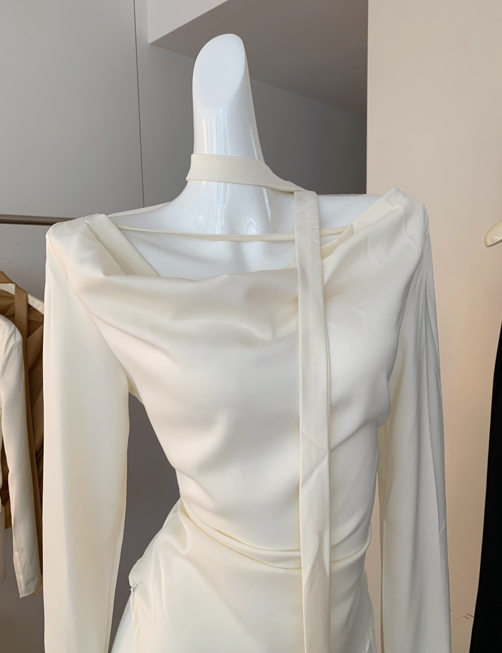 Round neck minimalist tops slim sweater for women