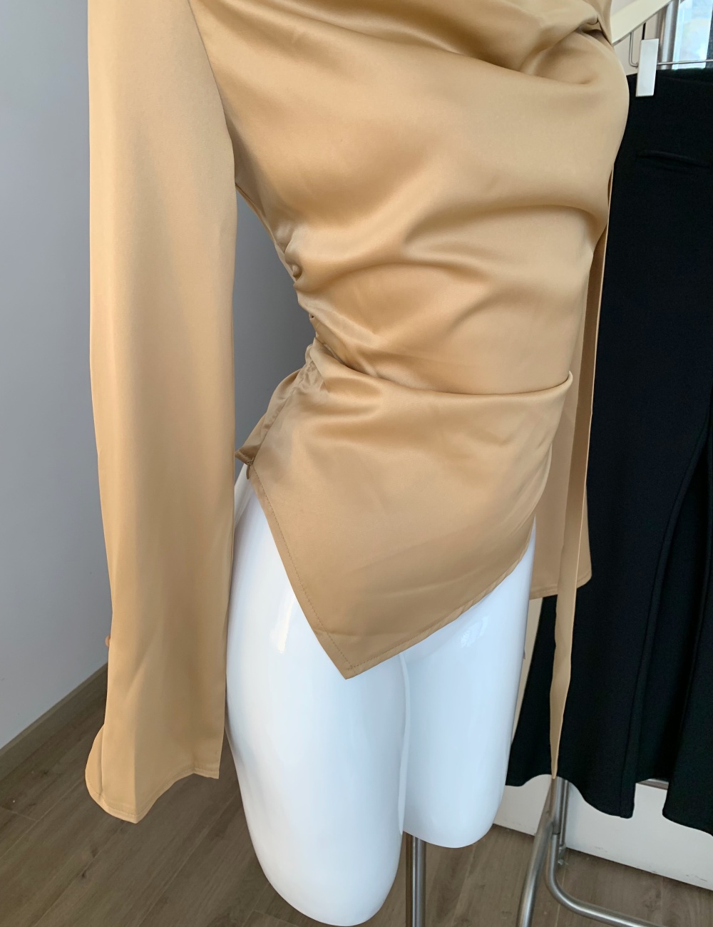 Round neck minimalist tops slim sweater for women