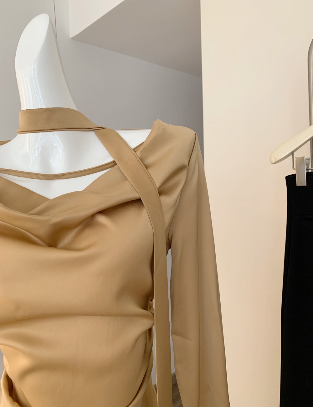 Round neck minimalist tops slim sweater for women