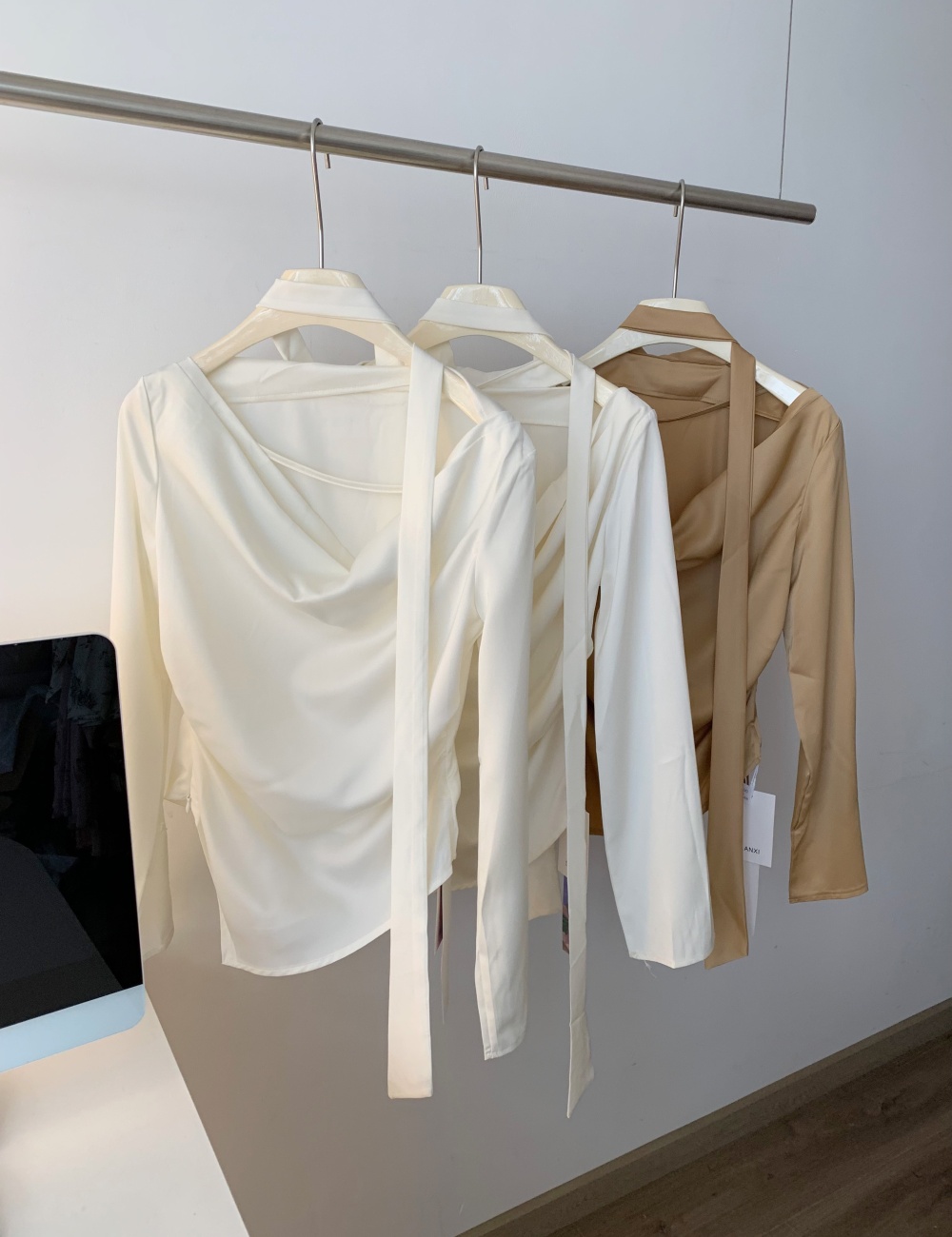 Round neck minimalist tops slim sweater for women