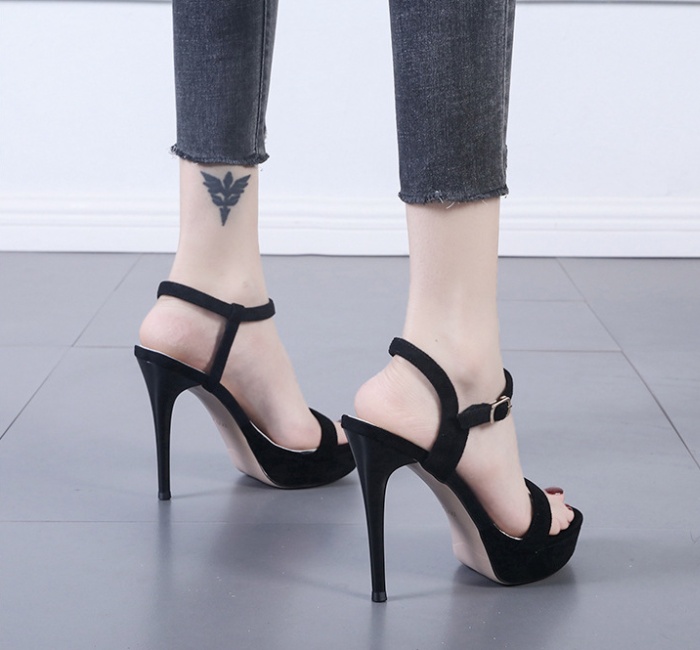 Large yard sandals catwalk platform