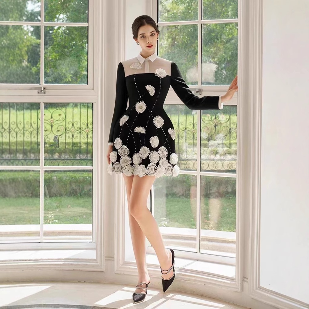 Temperament elegant T-back niche embroidery dress