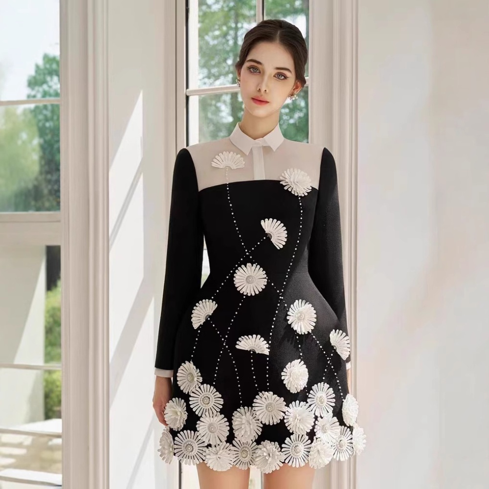 Temperament elegant T-back niche embroidery dress