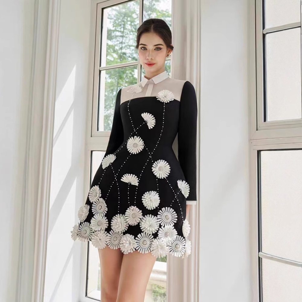 Temperament elegant T-back niche embroidery dress