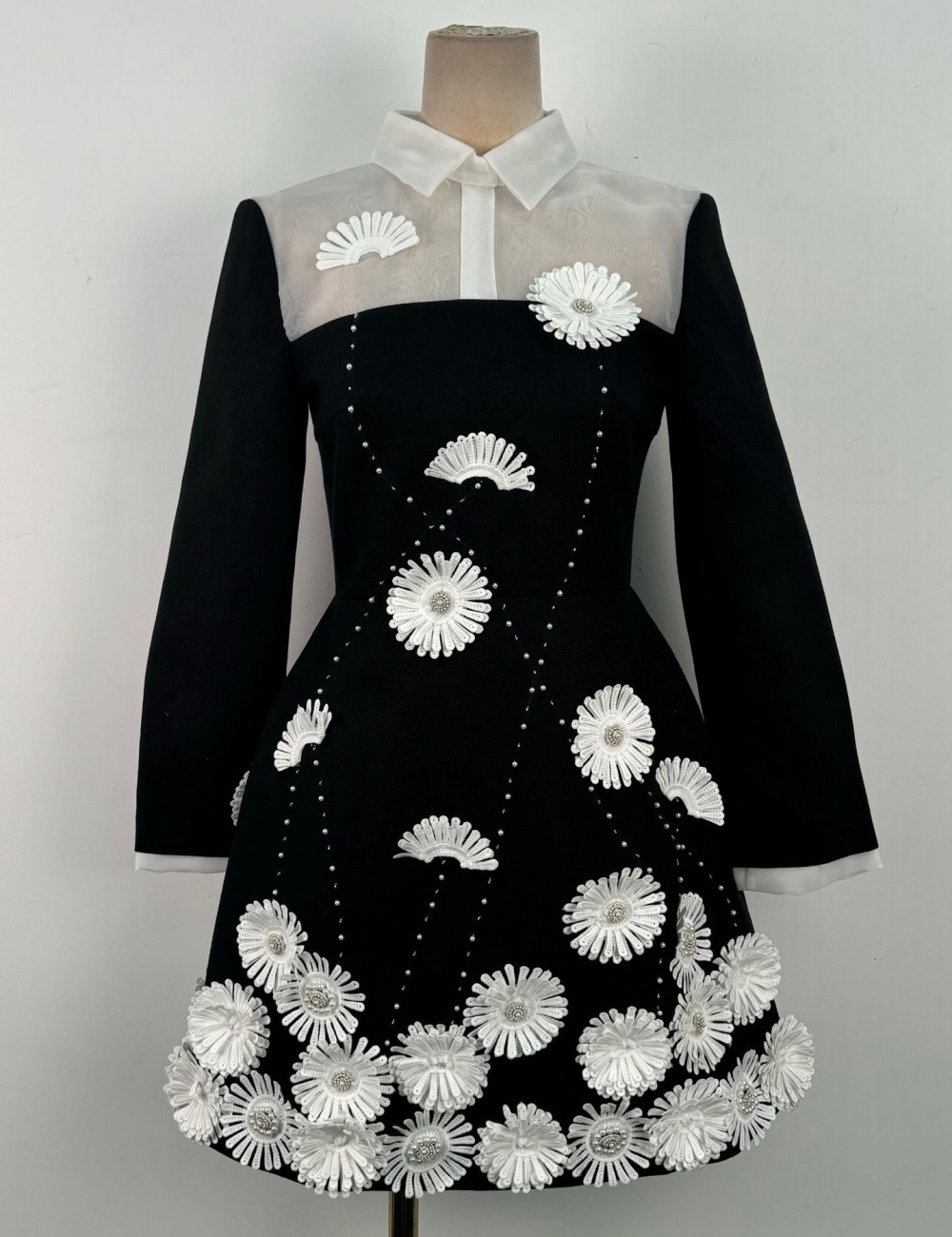 Temperament elegant T-back niche embroidery dress