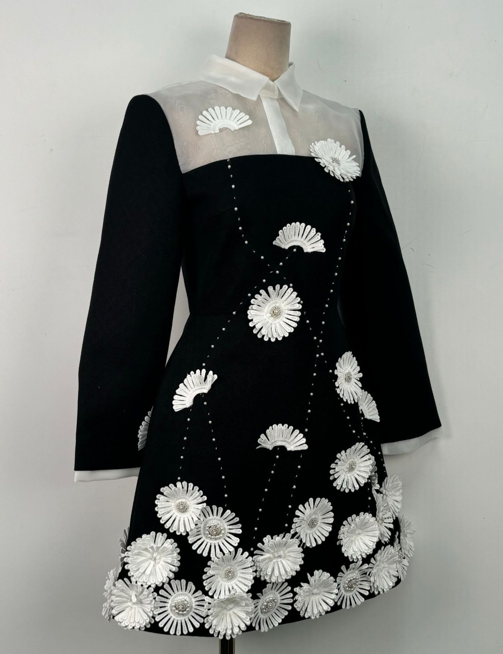 Temperament elegant T-back niche embroidery dress