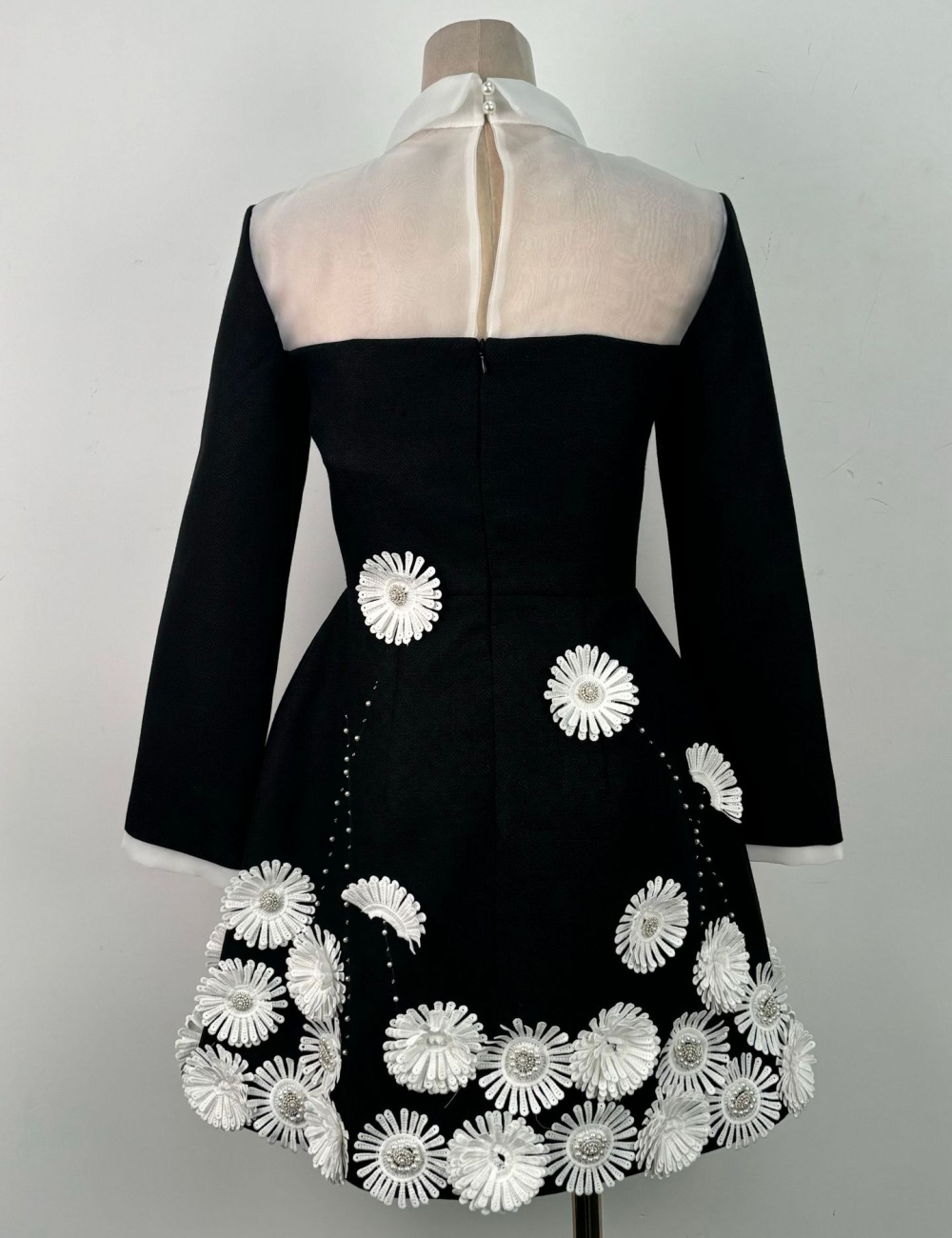 Temperament elegant T-back niche embroidery dress