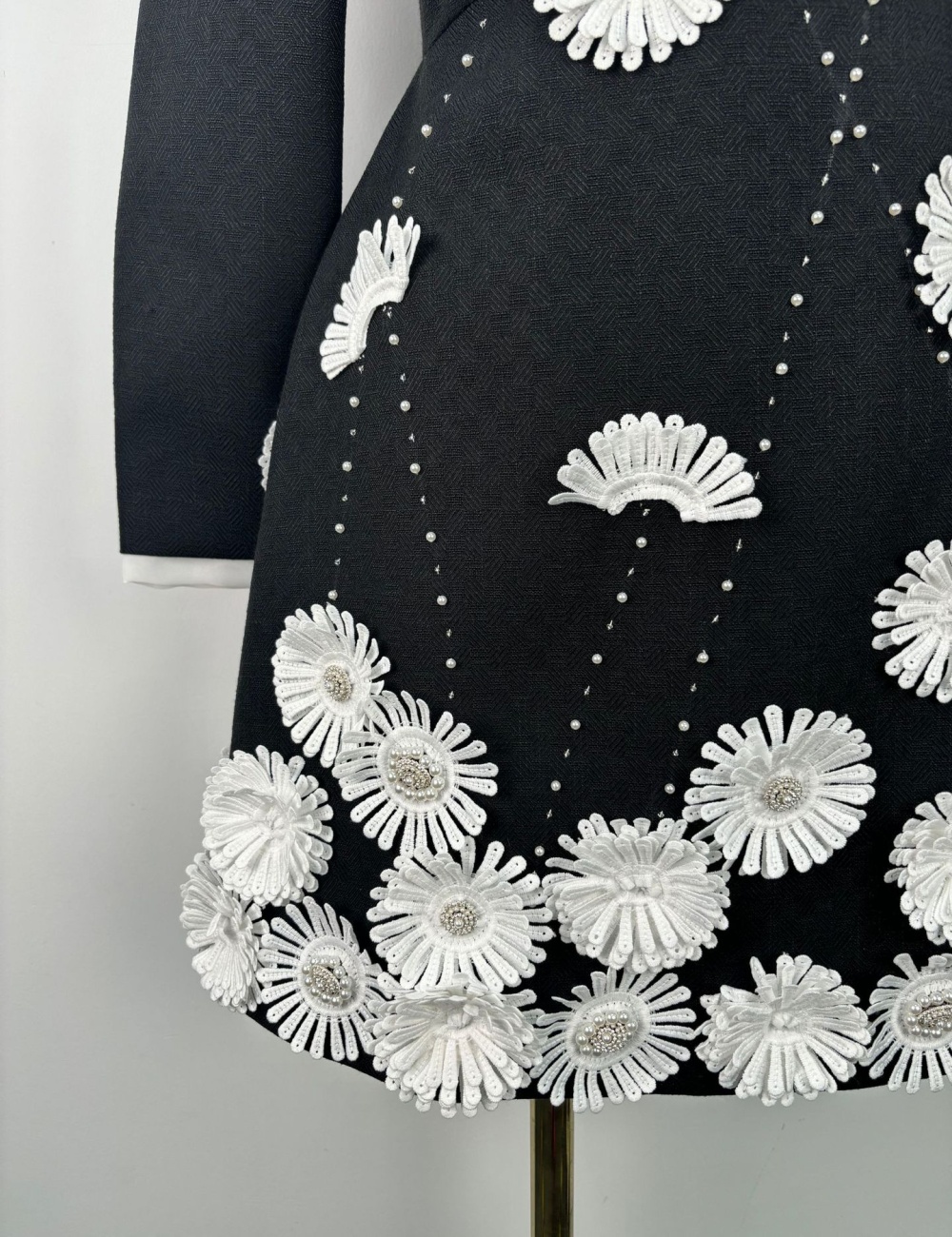 Temperament elegant T-back niche embroidery dress