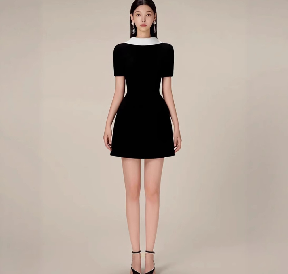 Temperament halter slim T-back puff sleeve Hepburn style dress