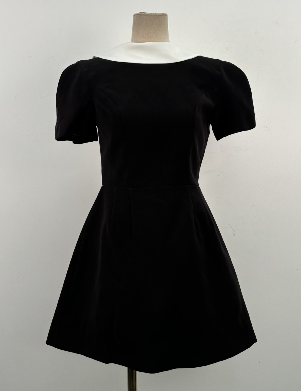 Temperament halter slim T-back puff sleeve Hepburn style dress