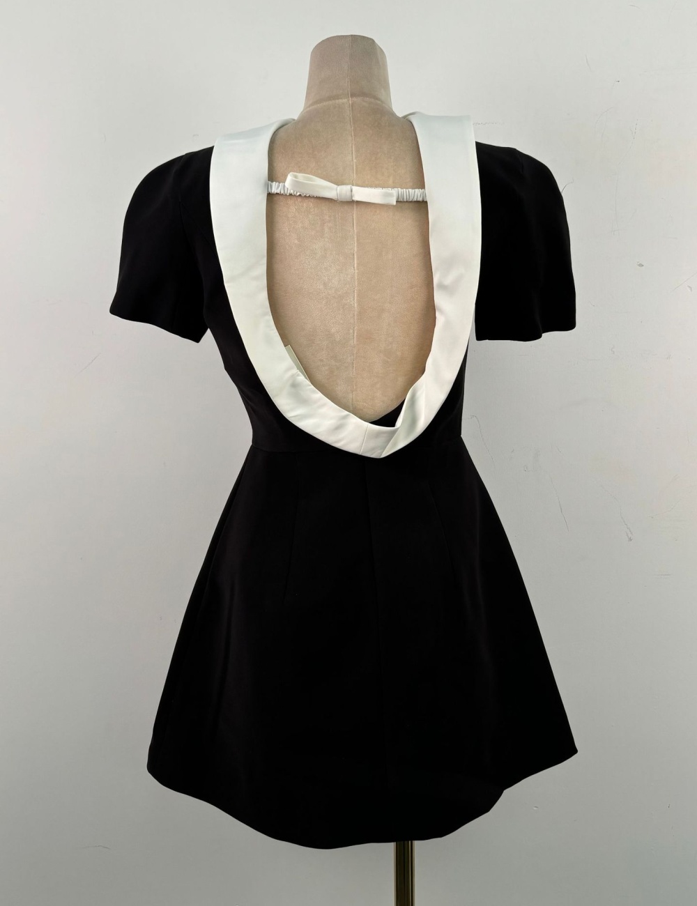 Temperament halter slim T-back puff sleeve Hepburn style dress