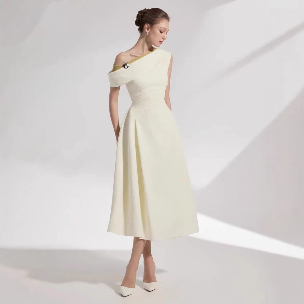 Ladies dress sloping shoulder formal dress