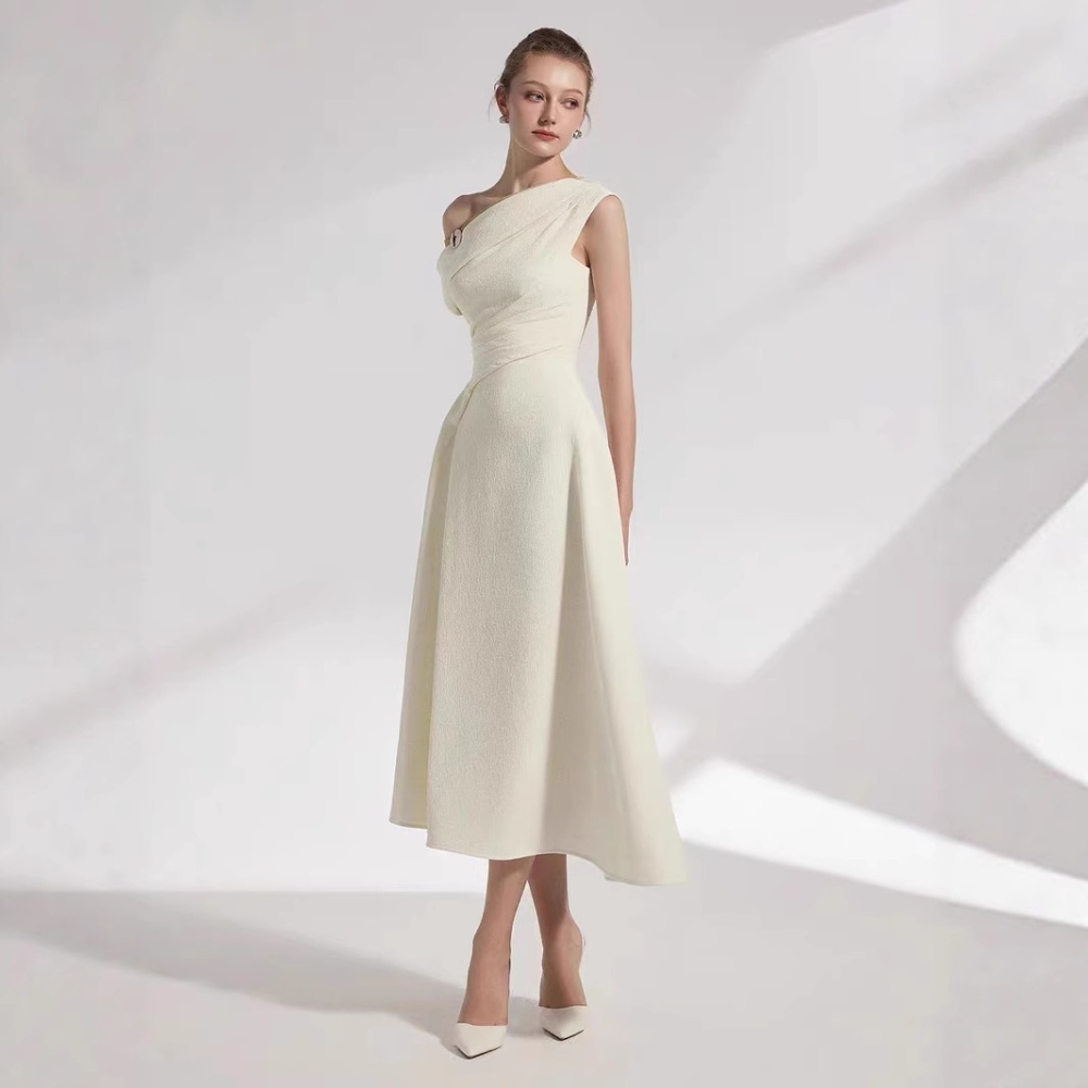 Ladies dress sloping shoulder formal dress