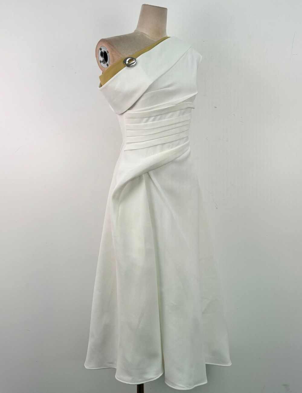 Ladies dress sloping shoulder formal dress