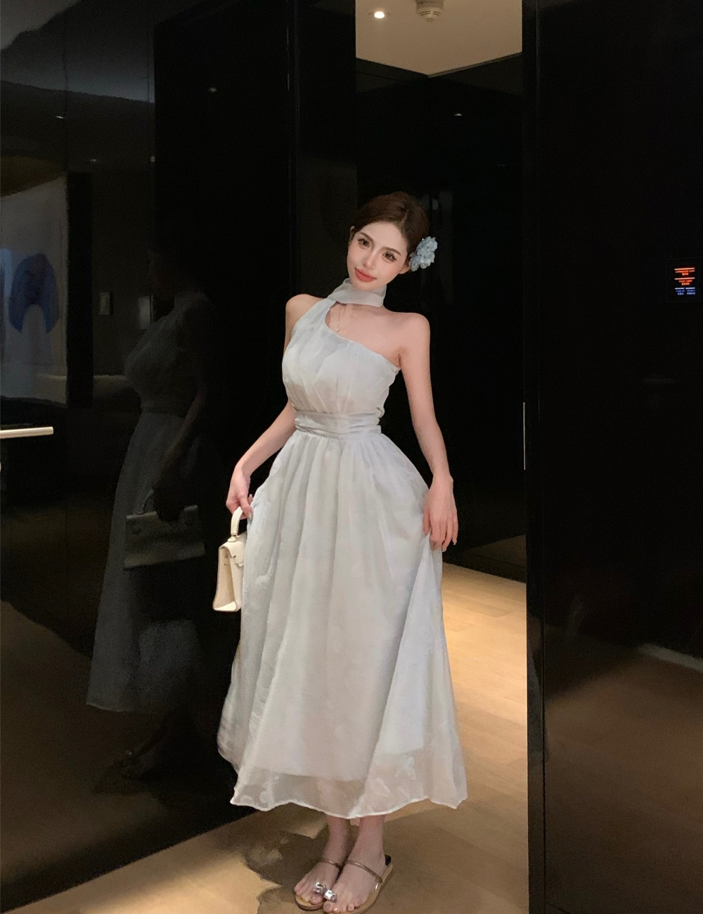 Streamer flocking summer lady sloping shoulder dress