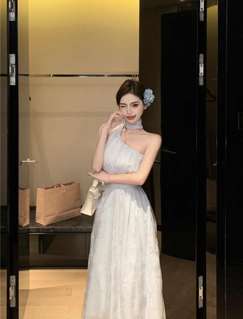 Streamer flocking summer lady sloping shoulder dress