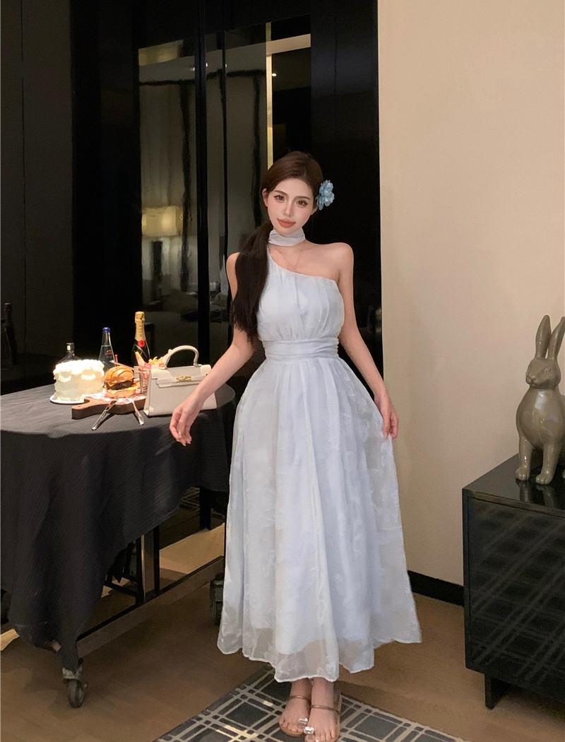 Streamer flocking summer lady sloping shoulder dress