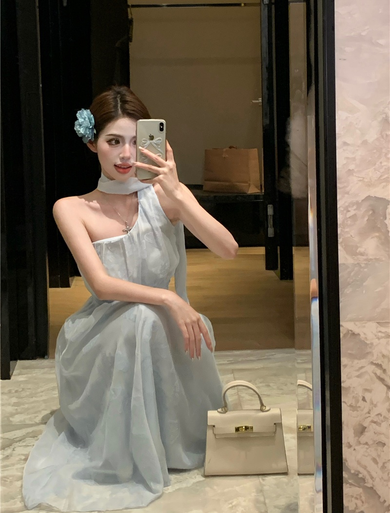 Streamer flocking summer lady sloping shoulder dress