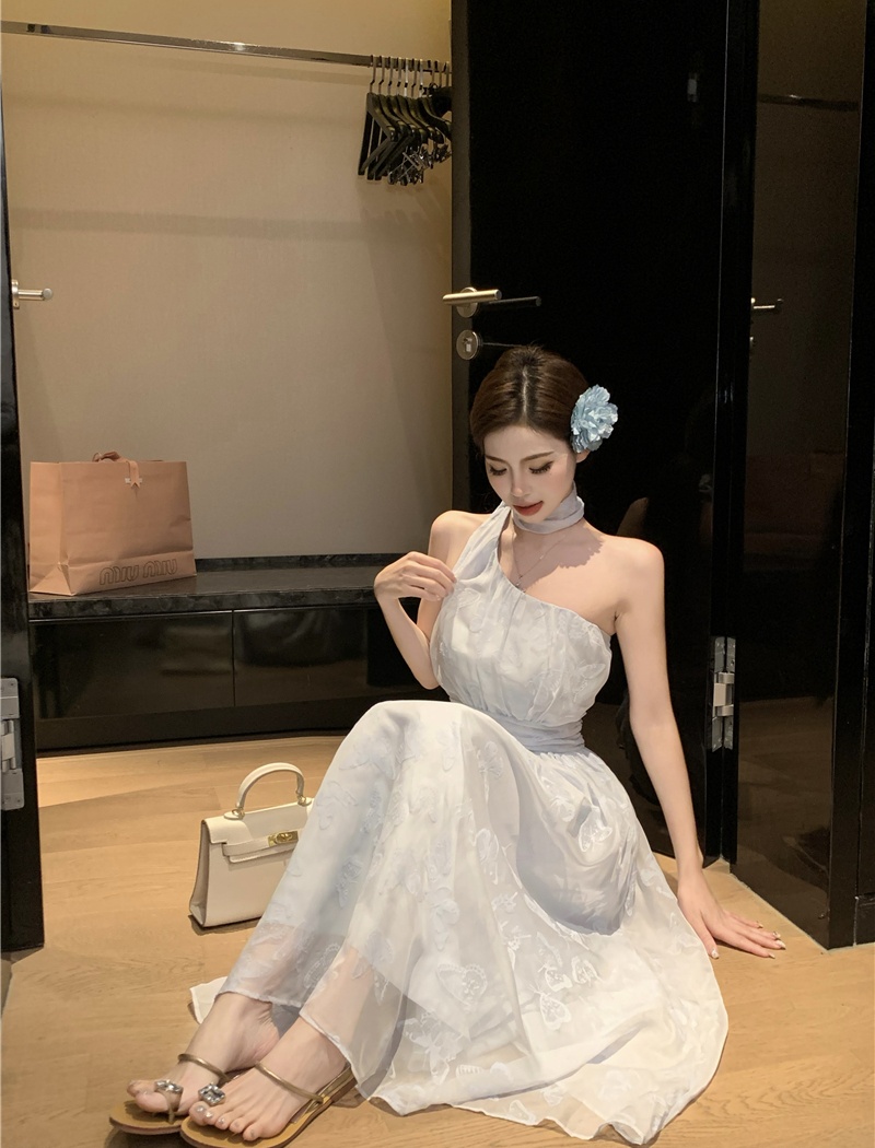 Streamer flocking summer lady sloping shoulder dress