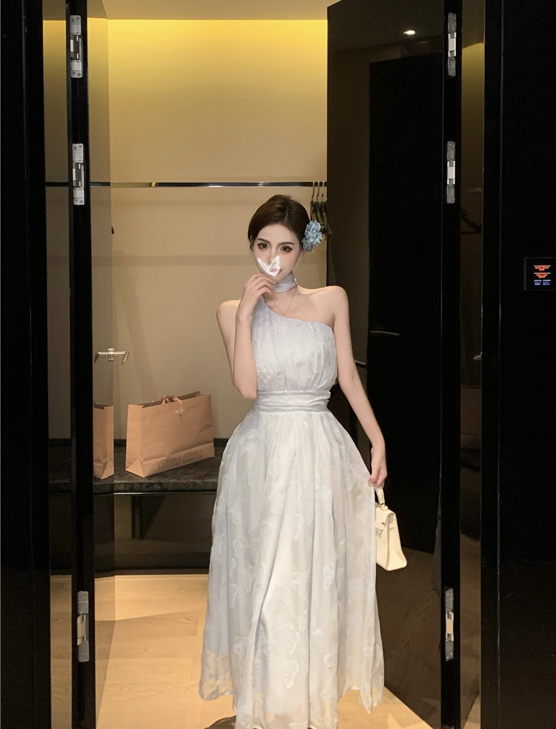 Streamer flocking summer lady sloping shoulder dress