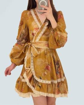 Whole body cross large hem lace pinched waist dress