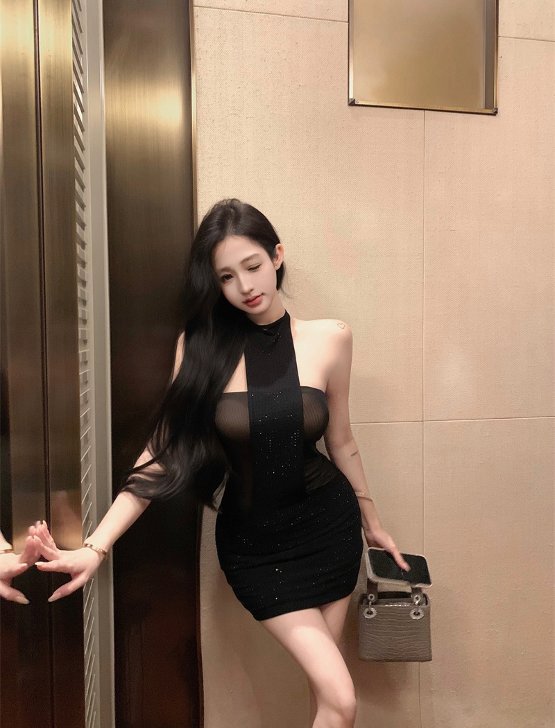 With chest pad halter rhinestone gauze package hip dress