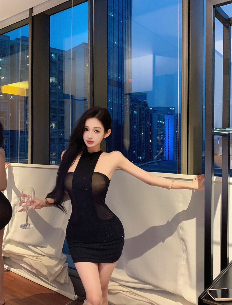 With chest pad halter rhinestone gauze package hip dress