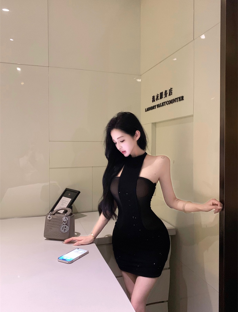 With chest pad halter rhinestone gauze package hip dress