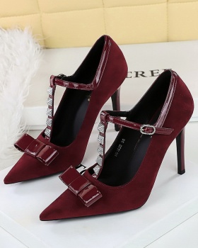 Banquet T-shirt pointed high-heeled shoes for women