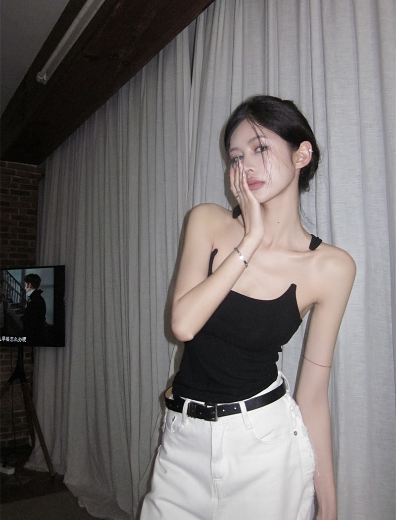 All-match tight European style black vest for women