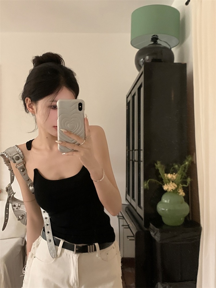 All-match tight European style black vest for women