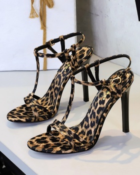 Fine-root sandals European style T-shirt for women