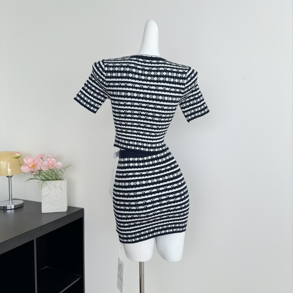 Knitted stripe tops short sleeve short skirt a set