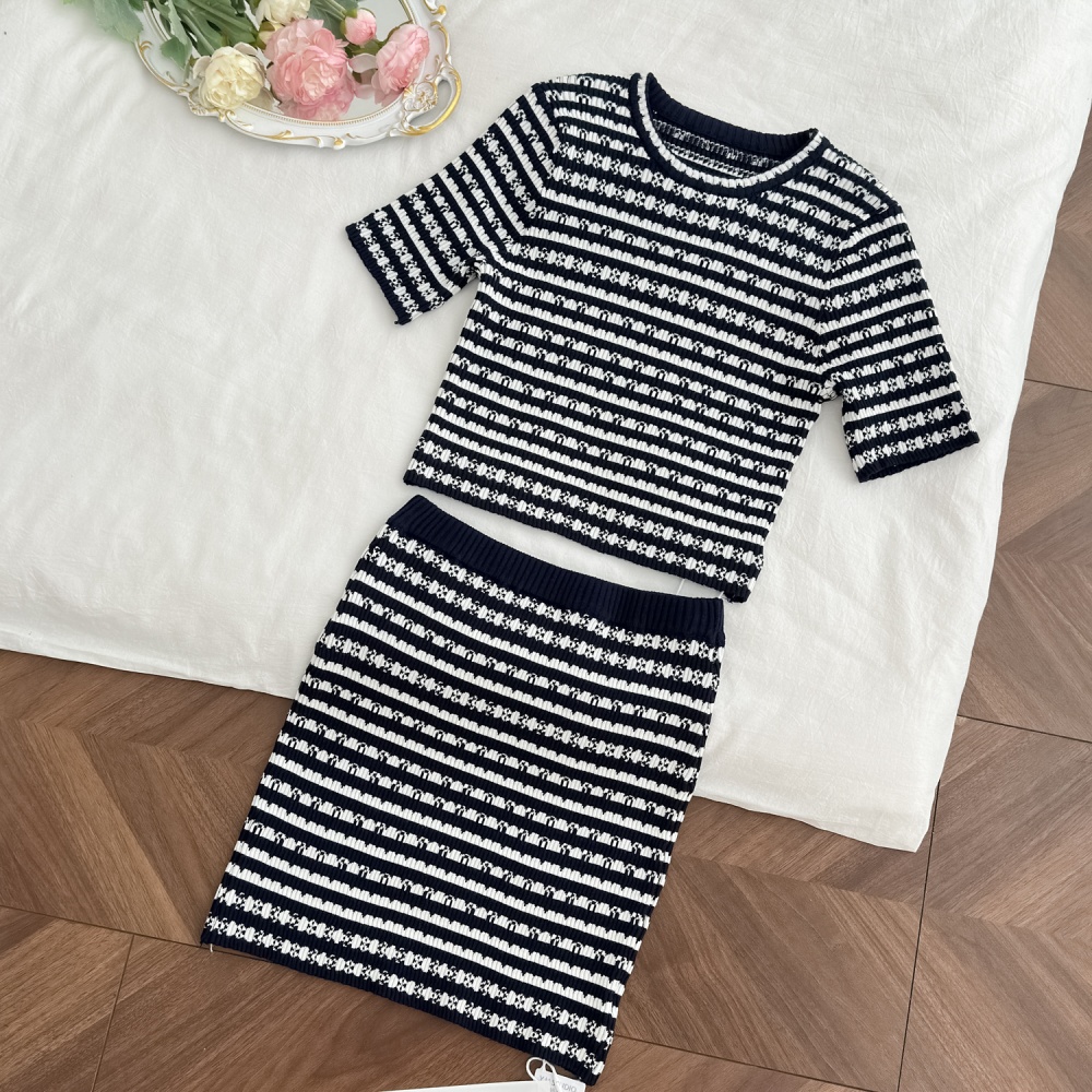 Knitted stripe tops short sleeve short skirt a set