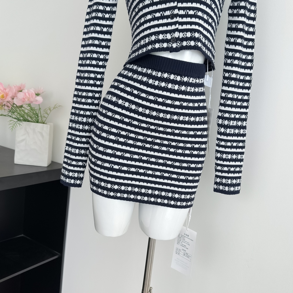 Knitted cardigan stripe short skirt a set