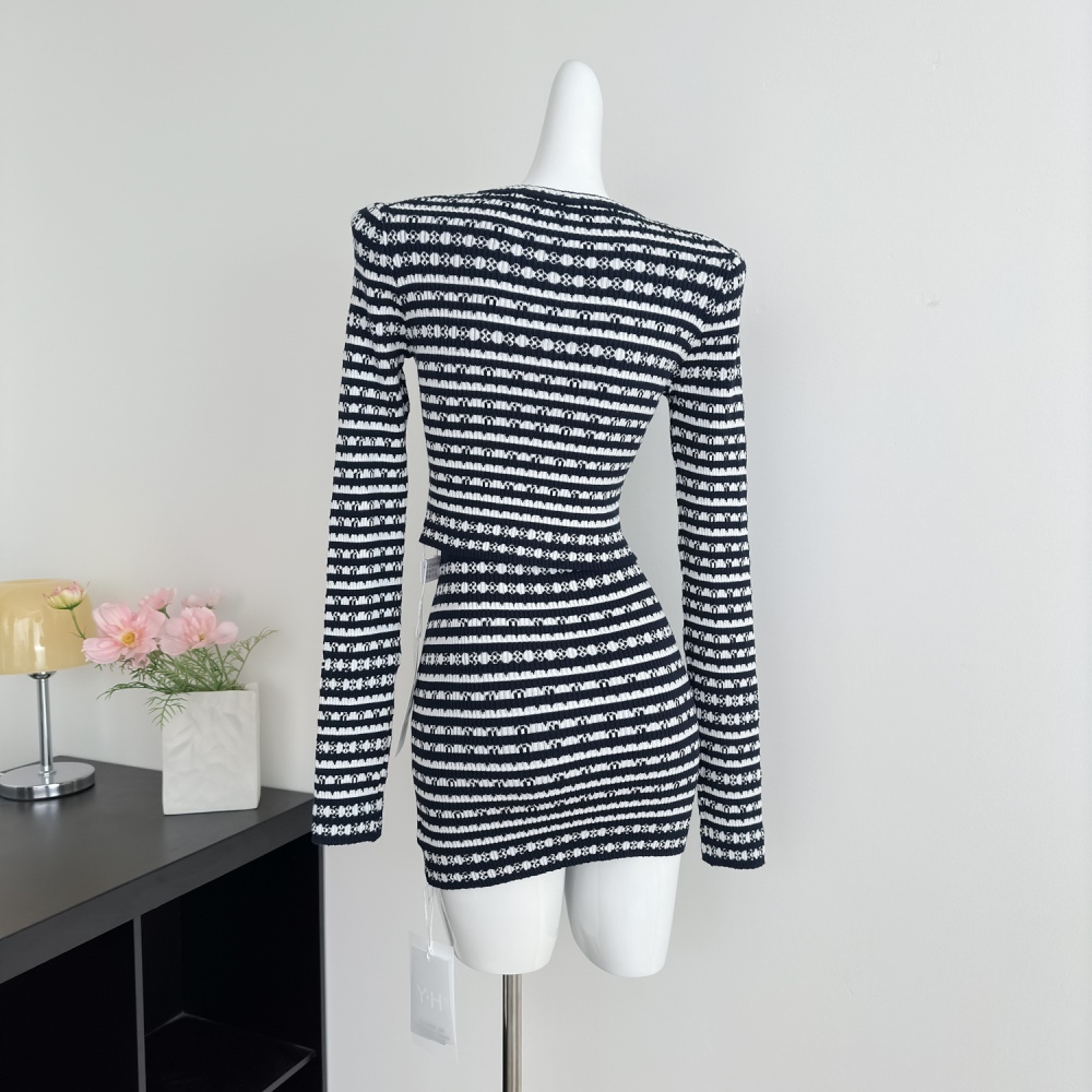 Knitted cardigan stripe short skirt a set