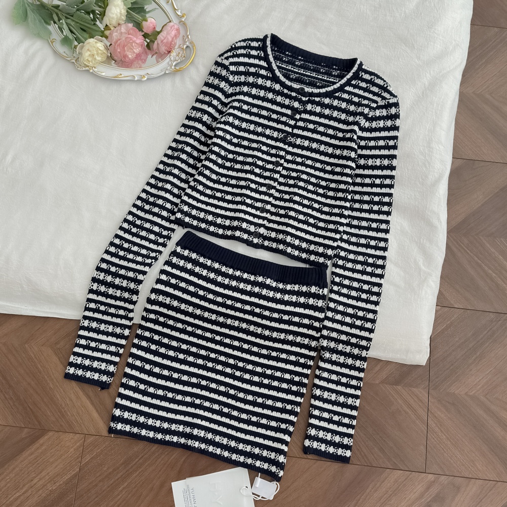 Knitted cardigan stripe short skirt a set
