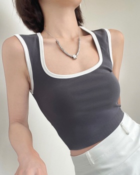 With chest pad wrapped chest tops bottoming vest