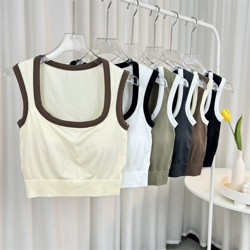 With chest pad wrapped chest tops bottoming vest