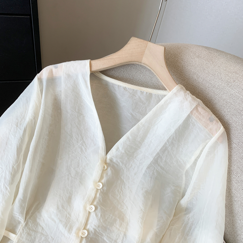 Pure slim pinched waist sunscreen frenum V-neck shirt
