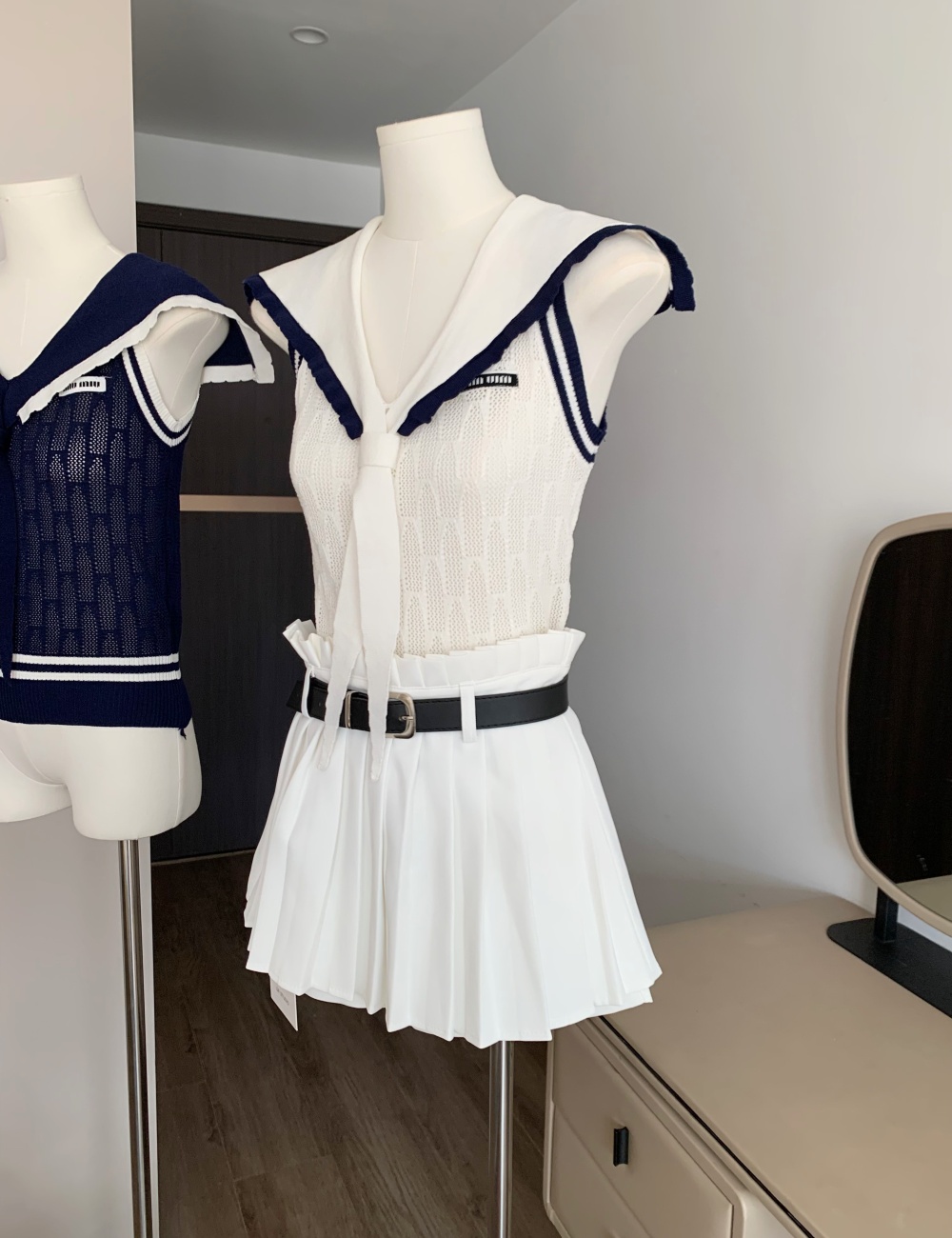 Elegant slim skirt temperament pleated tops a set for women