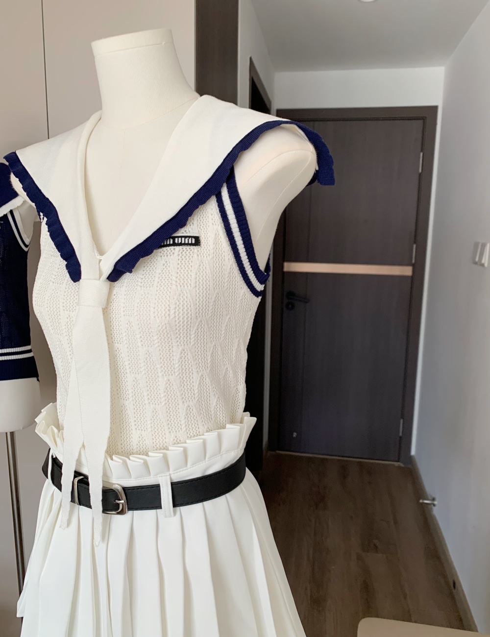 Elegant slim skirt temperament pleated tops a set for women